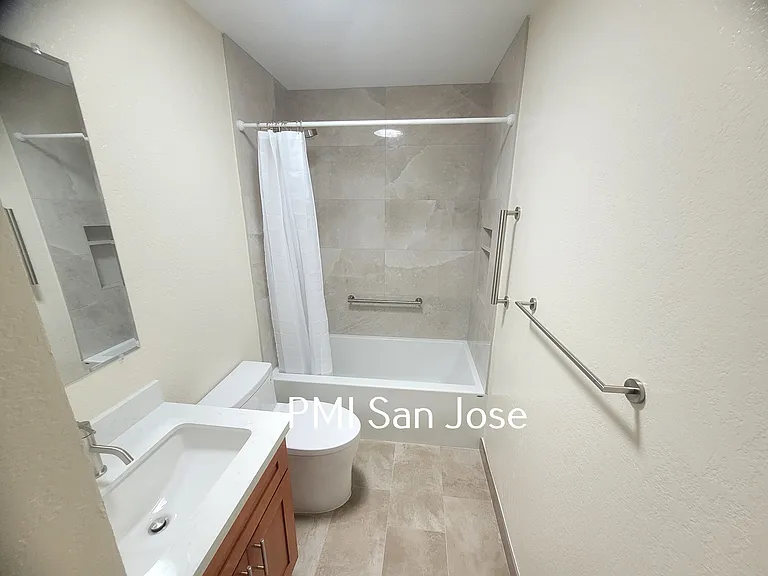 1260 Crescent Ter — Photo 13