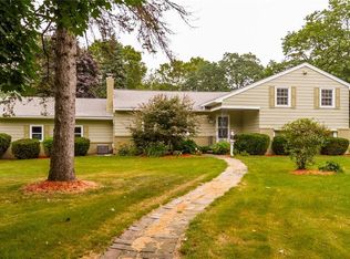 110 Dunrovin Ln, Rochester, NY 14618