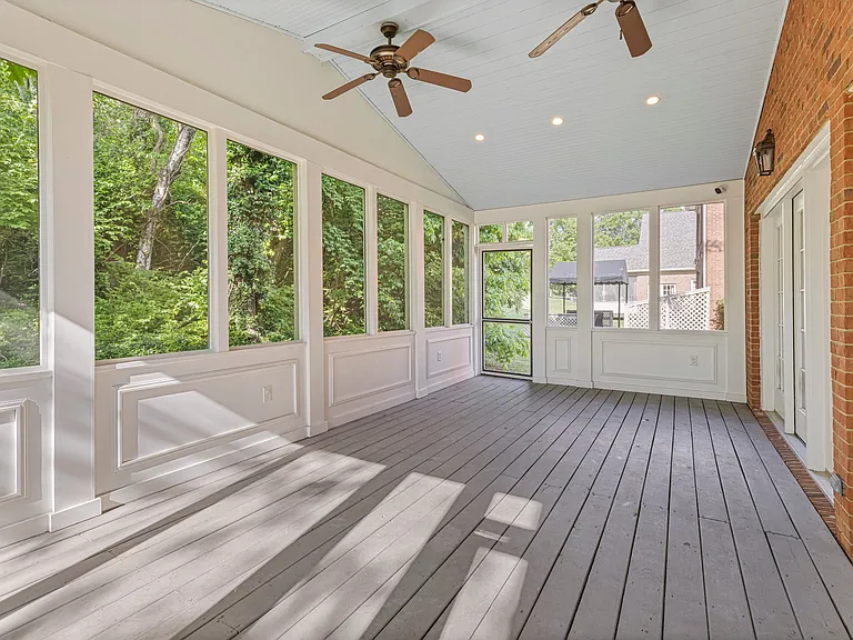 604 Clayborne Ct — Photo 19