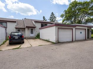 929 40th St NW, Rochester, MN 55901