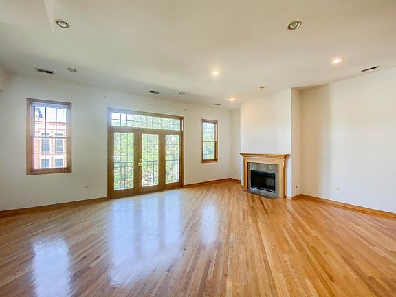 5th image of 2539 N Southport Ave APT 3N