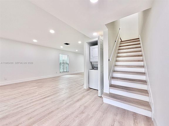 3rd image of 404 Sandtree Dr