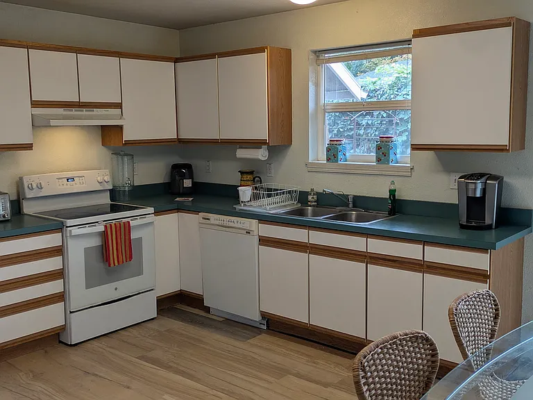 819 Devon Ct — Photo 5