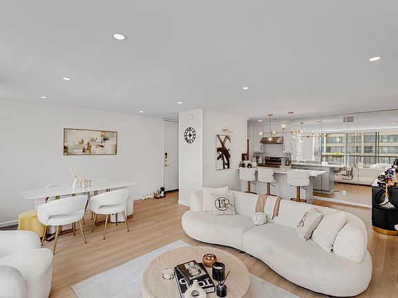 5th image of 10747 Wilshire Blvd APT 902