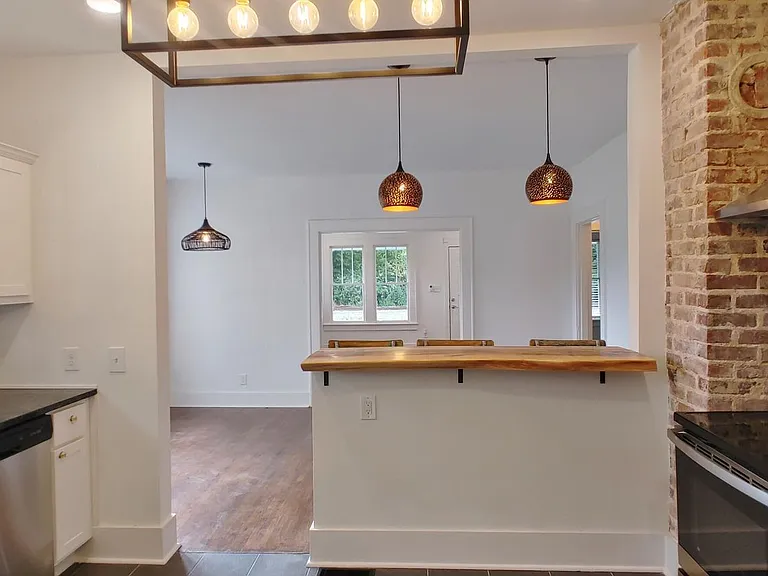 2123 Lyndon Ave — Photo 9