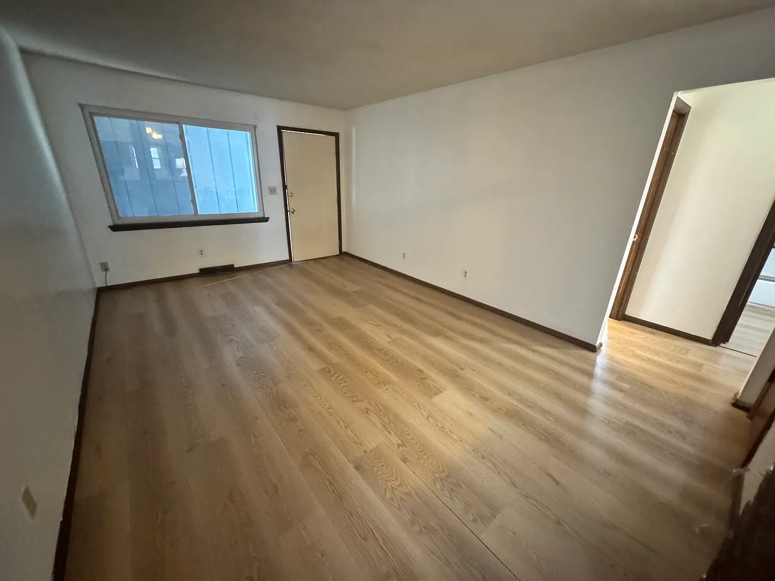 2 bed, 1000 sqft, $1,050 — Photo 4