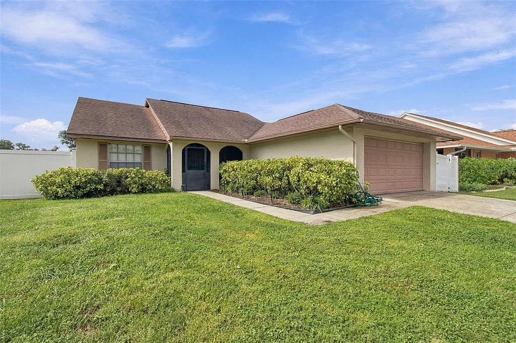 3 bed, 2.0 bath, 1481 sqft, $2,700 — Photo 1