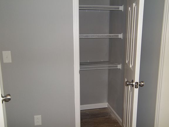 4th image of 812 Corner Ct