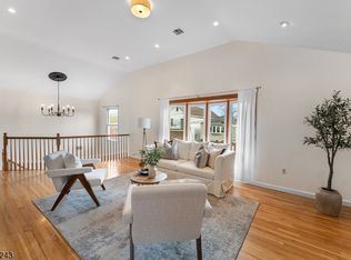 735 1st St, Secaucus, NJ 07094