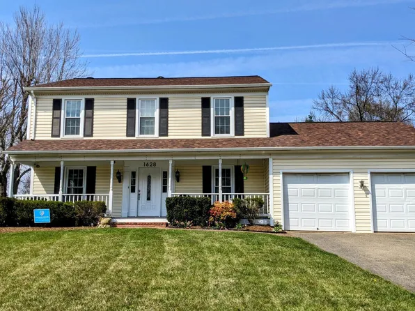 1628 Winterwood Pl, Herndon, VA 20170