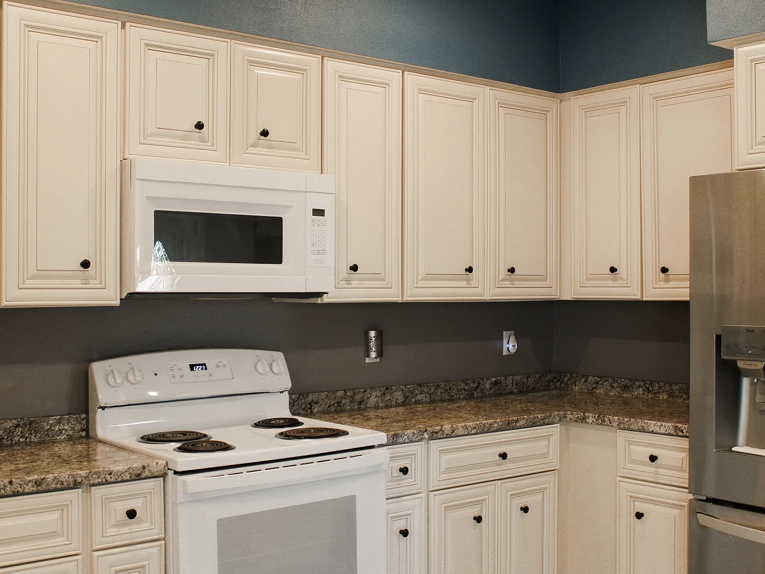 1381 Soledad Avenue - 1 — Photo 2