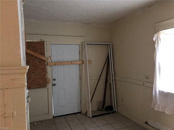 3rd image of 9505 Yale Ave
