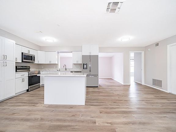 4th image of 8448 Mattituck Cir