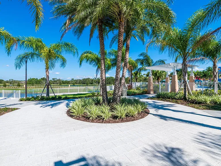 8927 Coconut Breeze Dr — Photo 40