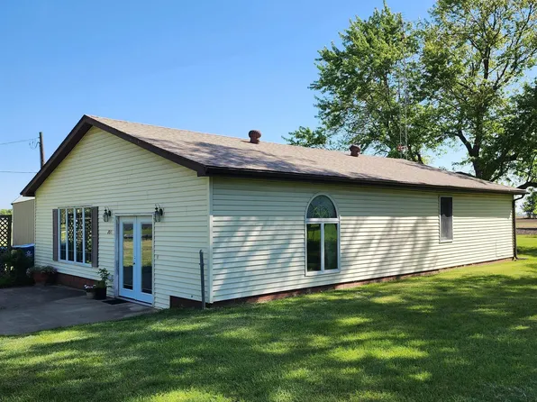 200 N 1st St, Mechanicsburg, IL 62545