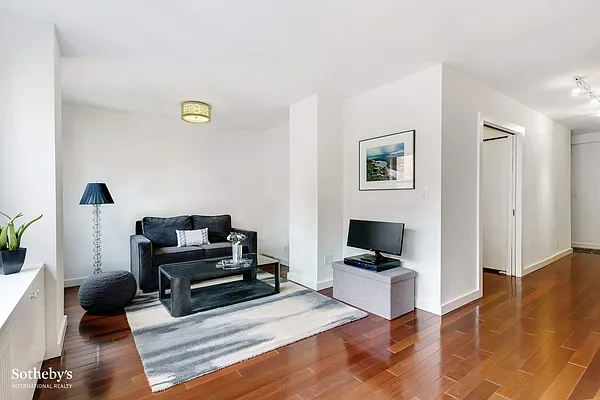 Sold by Sotheby's International Realty | media 13