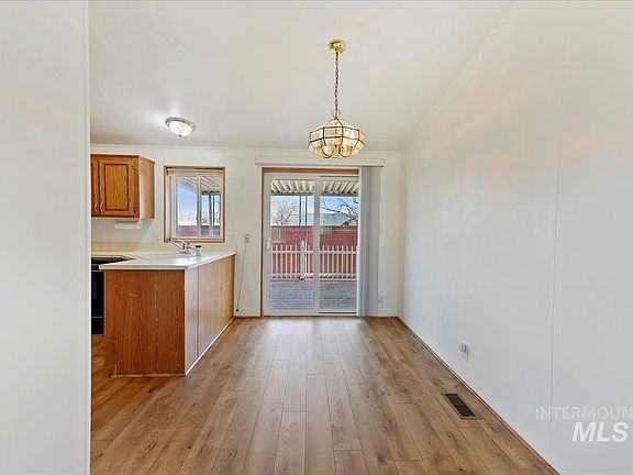 5th image of 3003 Golden Glow Dr