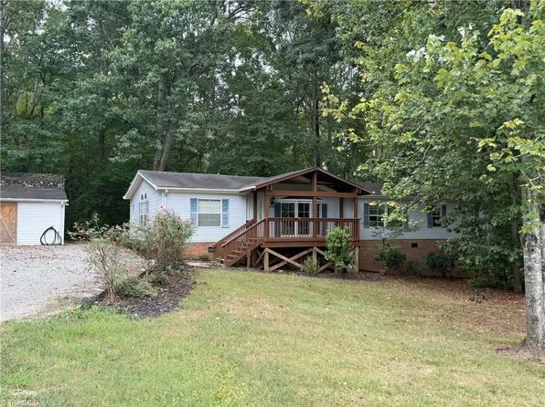 7705 Thomas Rd, Stokesdale, NC 27357