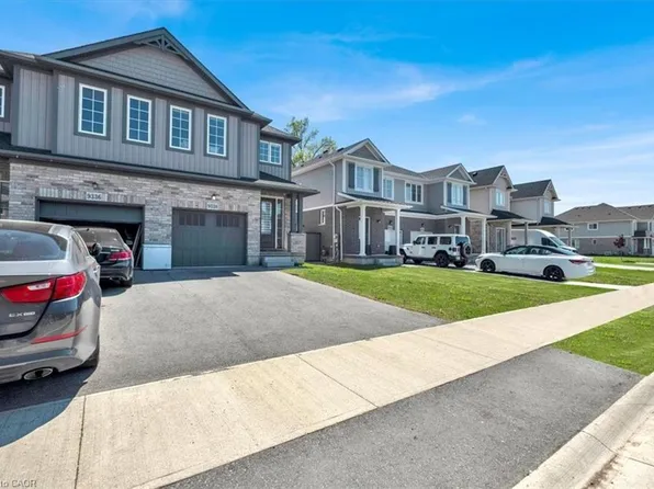 9338 White Oak Ave, Niagara Falls, ON L2G 3P6