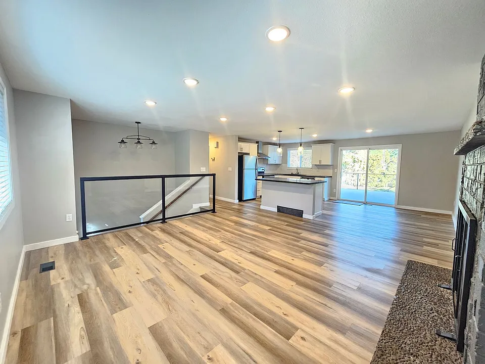 1721 E 58th Ave