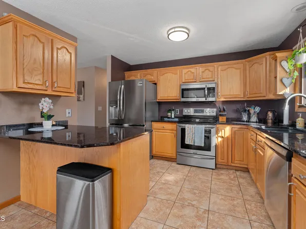 2924 Vancouver Ln, Bismarck, ND 58503