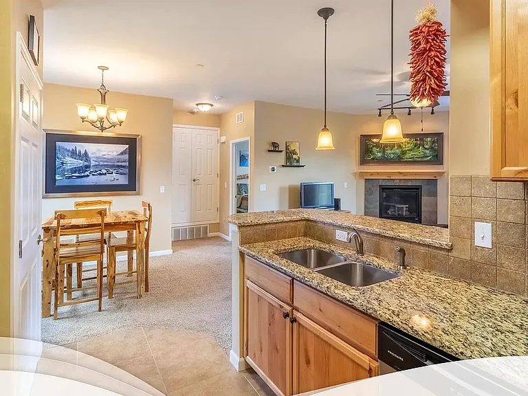 400 Cougar Gcr Ave #5 — Photo 6