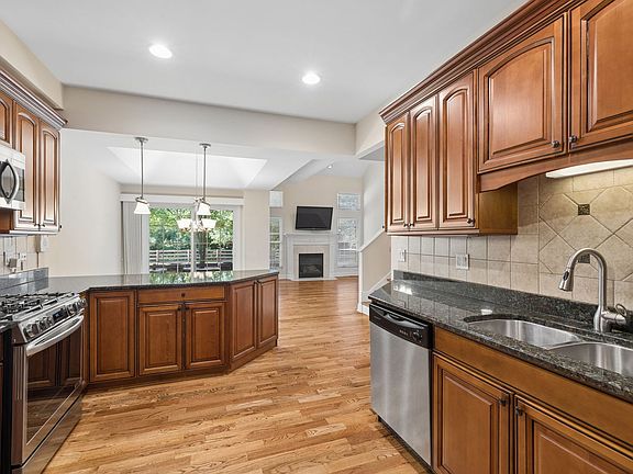 5th image of 4740 Auvergne Ave Unit 4740