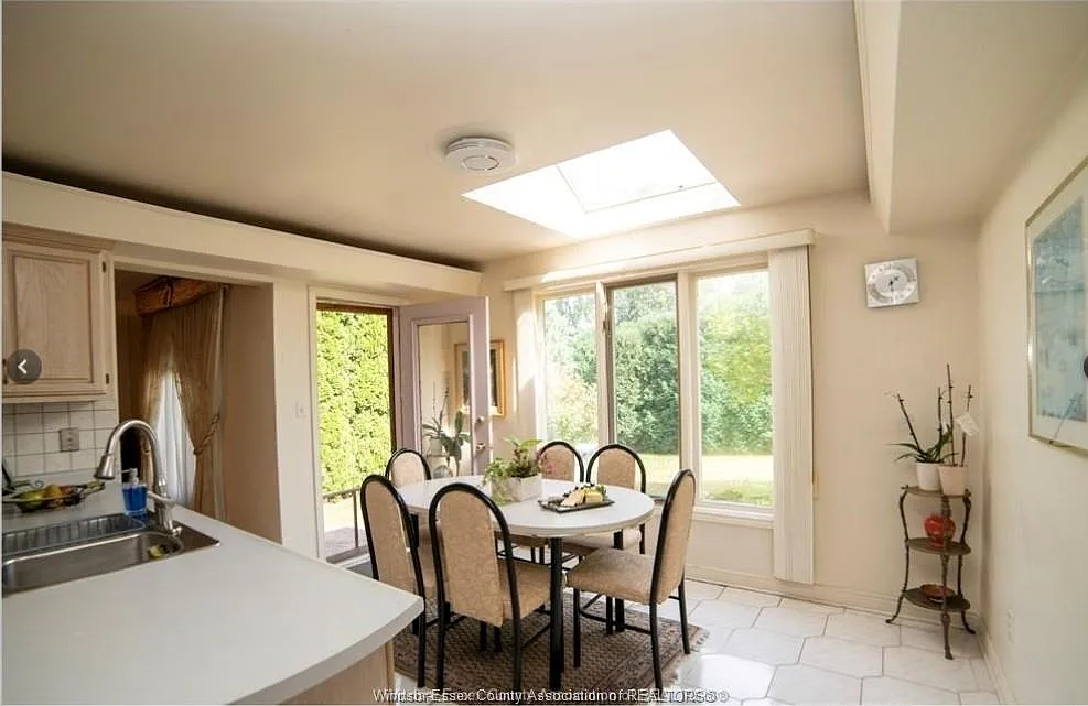 4 bed, 2.5 bath, 2500 sqft, $2,800 — Photo 4