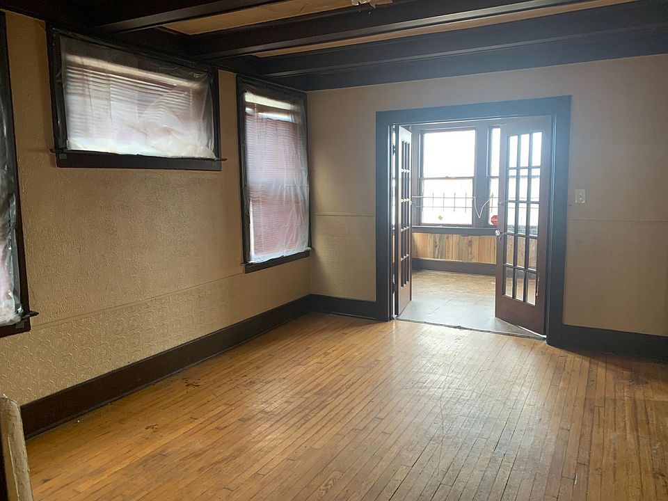 2nd image of 350 Monterey St