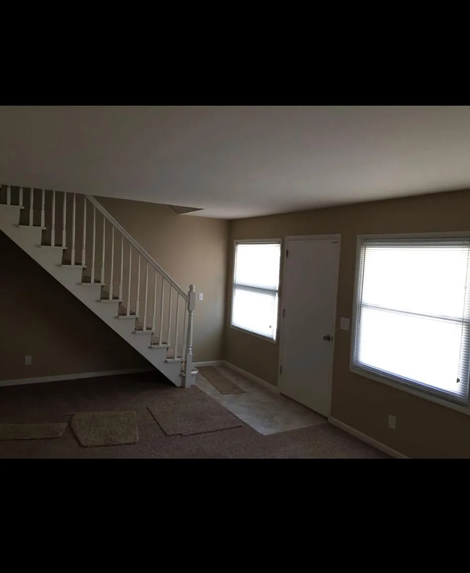 2339 Clyde St — Photo 3