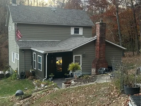 160 Senchur Rd, Greensburg, PA 15601