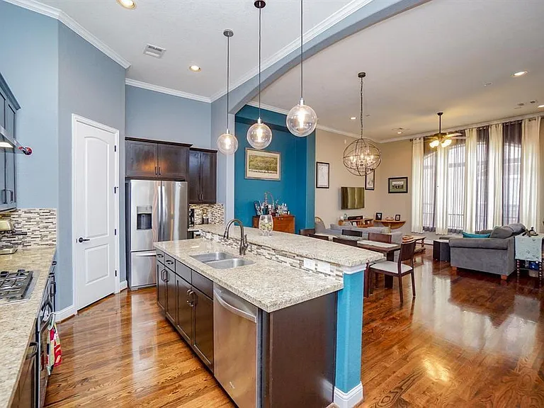 1025 W 21st St #D — Photo 17