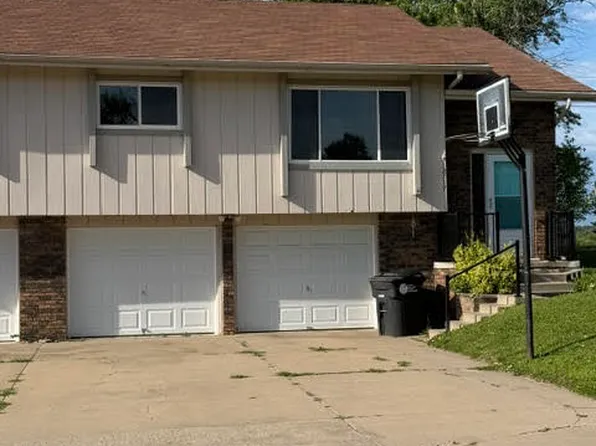 12717 Weir St, Omaha, NE 68137