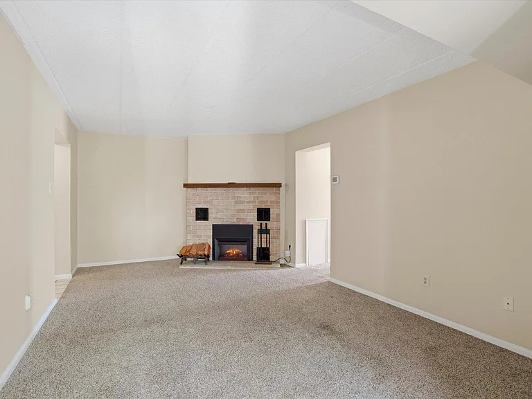 623 Washington Pl — Photo 13