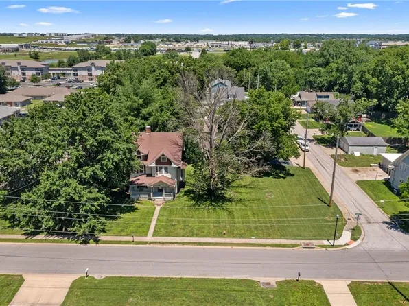 602 W Walnut St, Grain Valley, MO 64029