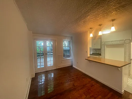 Rented by Batra Group Inc | media 10