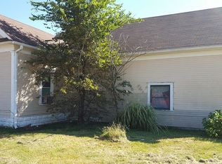 702 W Country Rd, Columbus, KS 66725