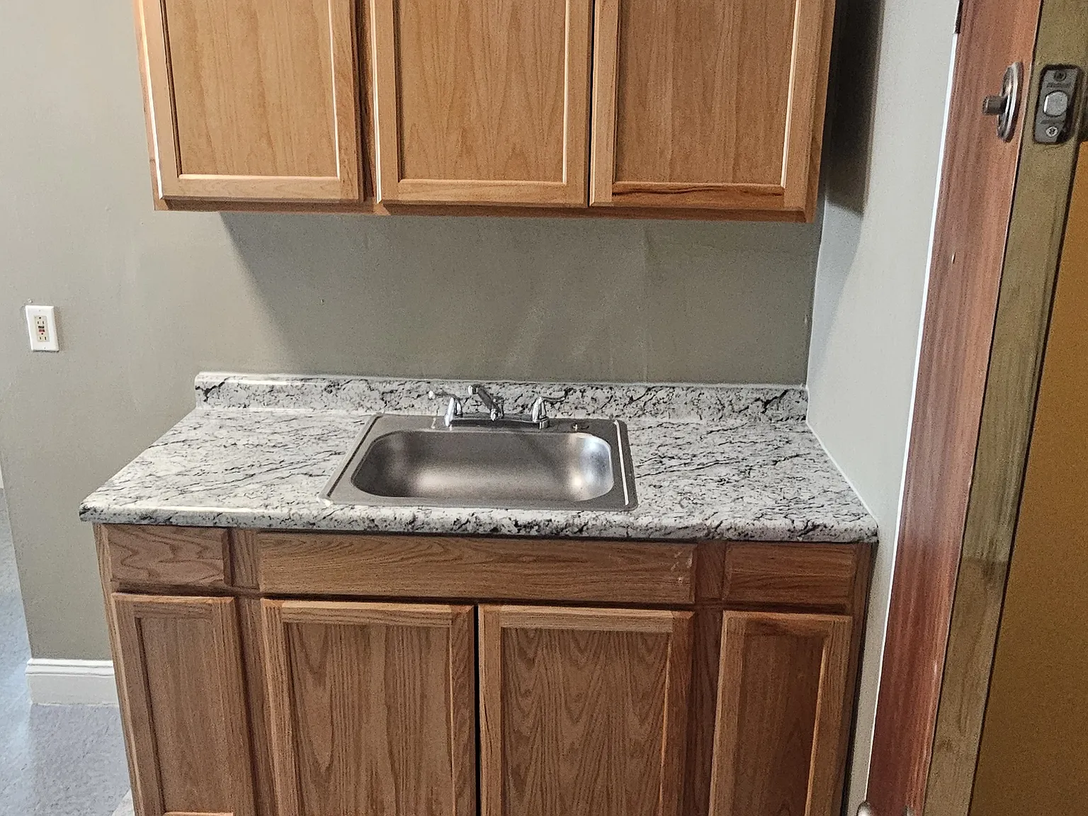 1 bed, 750 sqft, $975 — Photo 3