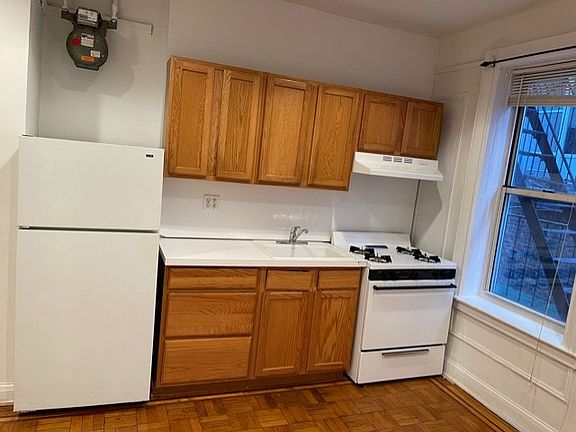 5th image of 421 W 24th St APT B