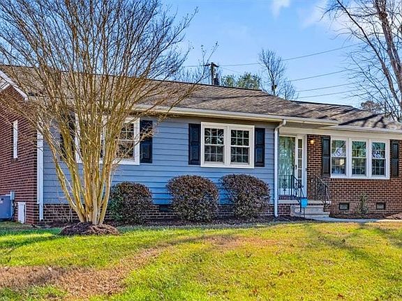 3rd image of 2758 Woodbury Dr