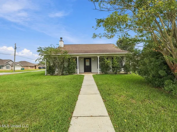 3612 N 9th St, Ocean Springs, MS 39564