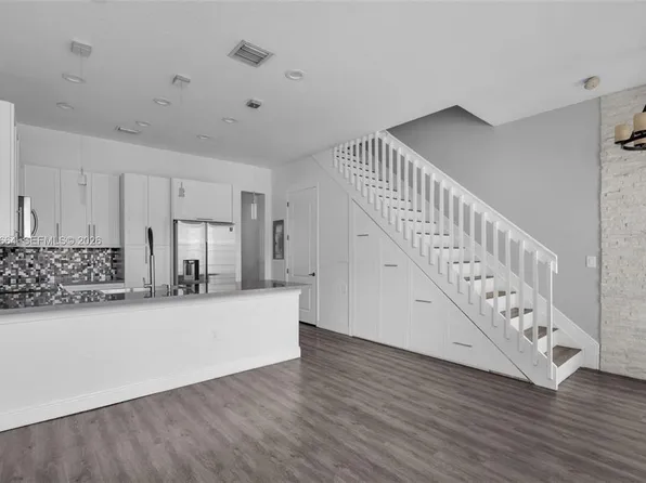 624 SW 147th Ave, Pembroke Pines, FL 33027
