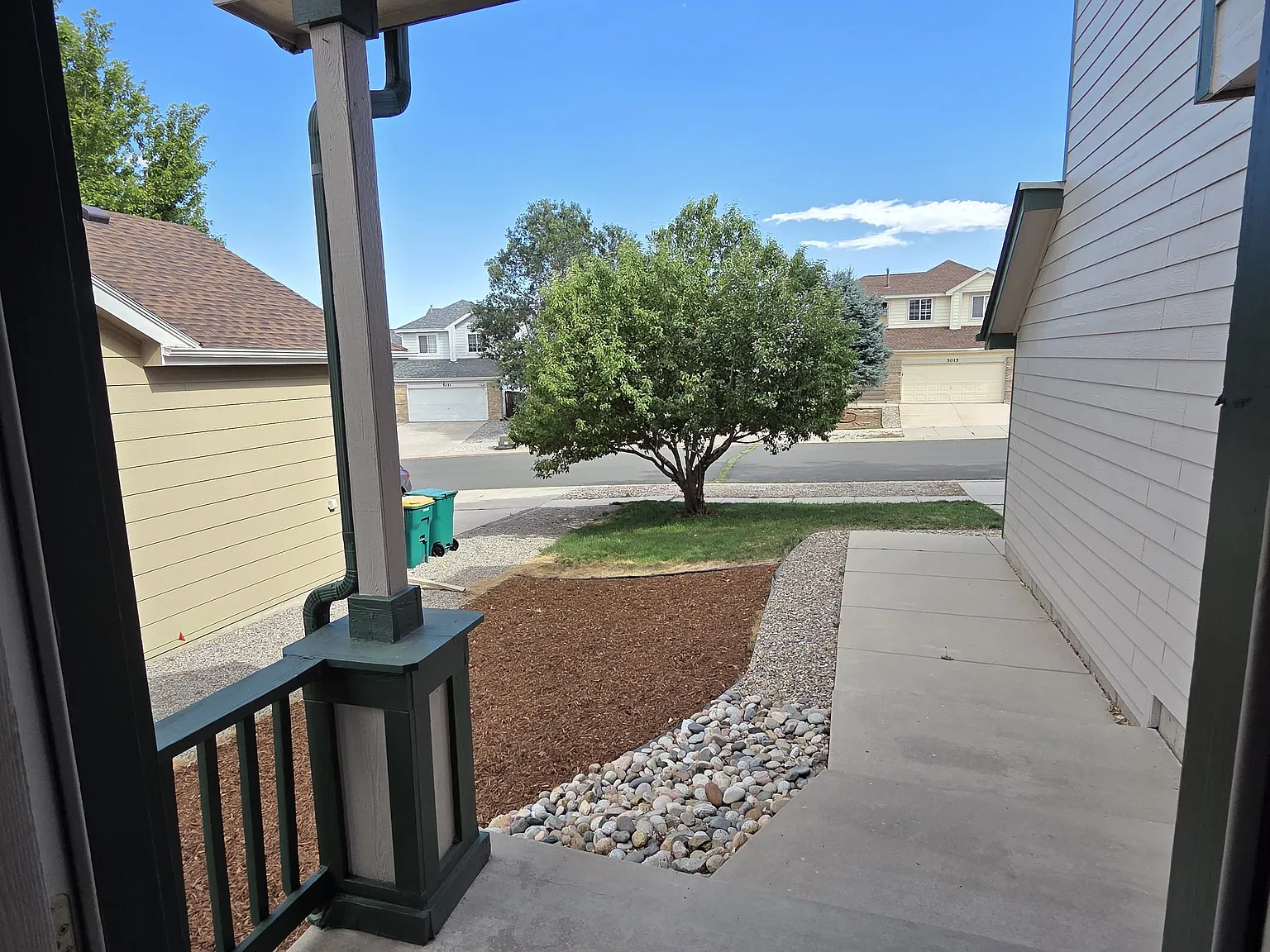 3 bed, 2.5 bath, 2155 sqft, $2,200 — Photo 2