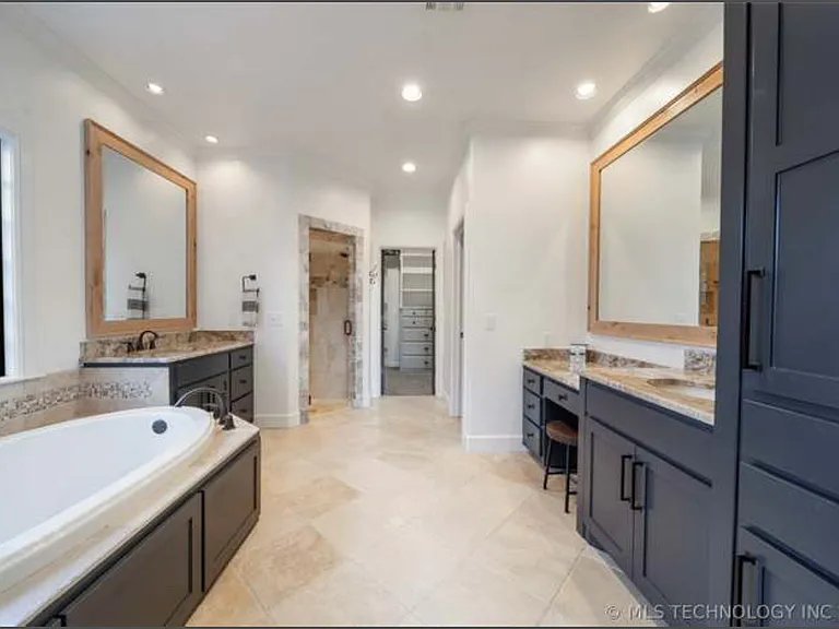1436 E 35th Pl — Photo 16