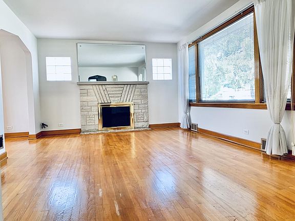 3rd image of 1830 Stratford Ave