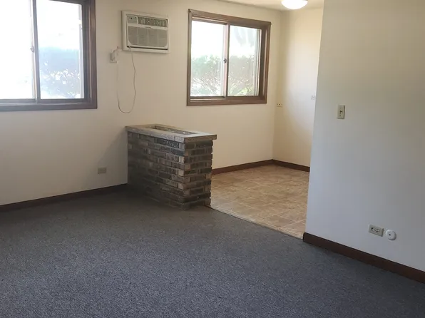 839 Jefferson Ave #1, Elgin, IL 60120