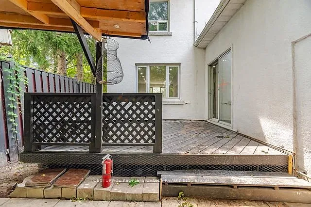 249 Burnhamthorpe Rd #-MAIN — Photo 37