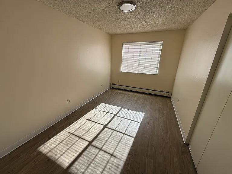 1937 Warren Ave #305 — Photo 7