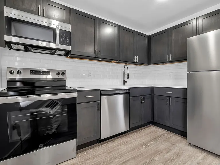 Riverside Apartments — Photo 13