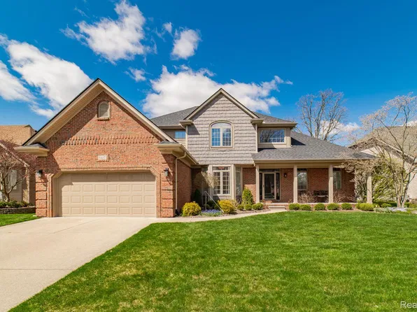 54187 Acadia Dr, Macomb, MI 48042